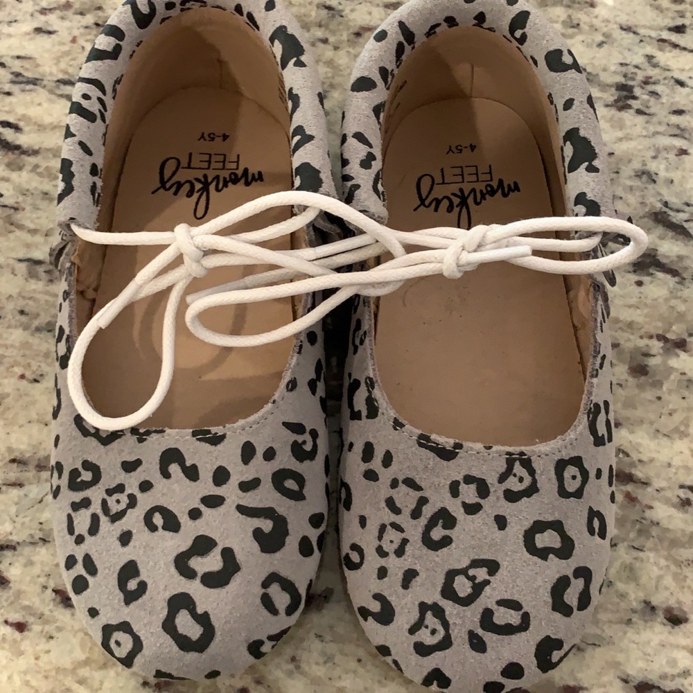New without bag monkey feet